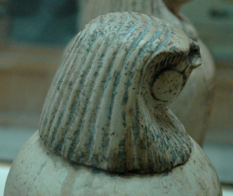 Vase canope en albâtre. Ihnasia. Basse Époque.