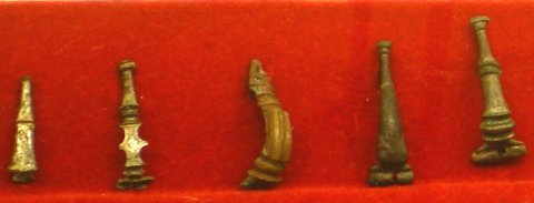 Fibules à charnière. Dieulouard; Sorcy; Toul.