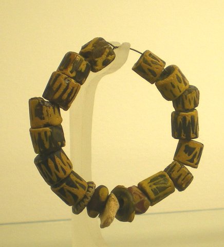 Collier.