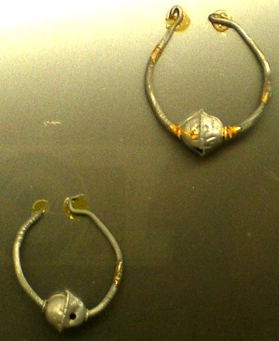 Boucles d'oreilles.