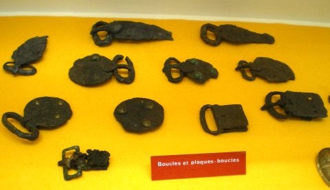 Boucles et plaques boucles.