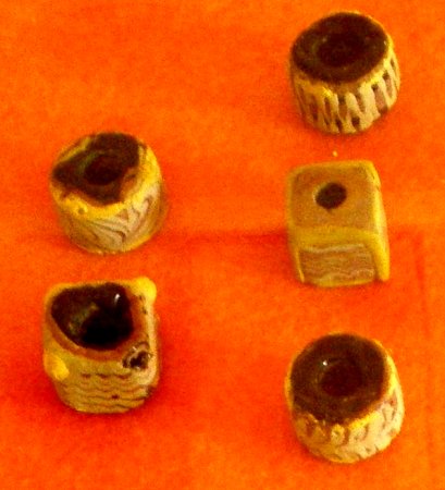 Éléments de collier.