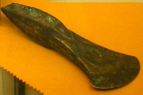 Hache. Bronze Moyen.