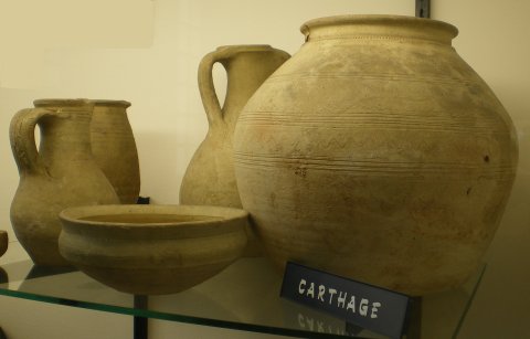 Vitrine de Carthage. Récipients de commerce.