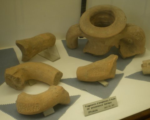 Vitrine du commerce. Fragments d'amphores à huile de provenance ibérique. IIe s. ap.-JC.