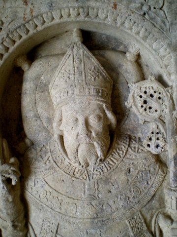Le buste de st Mansuy sur son monument funéraire. Début VIe s.