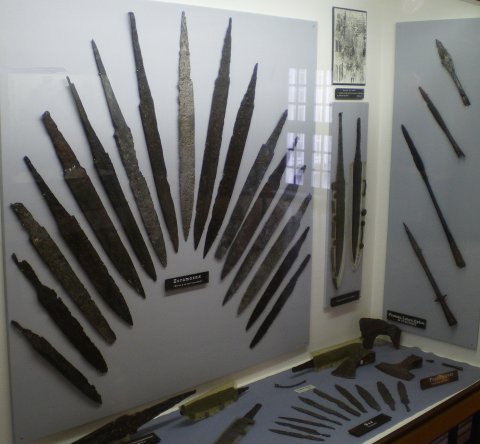 Vitrine de l'armement mérovingien.