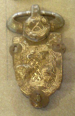Boucle de ceinture damasquinée.
