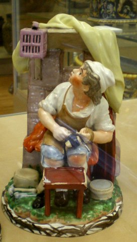 Figurine peinte de P. L. Cyfflé.