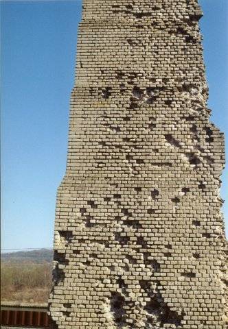 Dernière pile de la rive gauche. Détail de l'appareil avant restauration.</p>
<p>Photo M. Heilig.