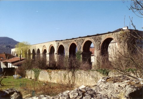 Le pont à Jouy. La vallée de la Moselle est au fond de la photo.</p>
<p>Photo M. Heilig