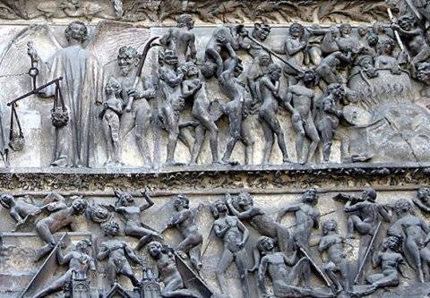 Le jugement dernier sur le portail de la cathédrale de Bourges. Détail, Le jugement dernier sur le portail de la cathédrale de Bourges. Détail.