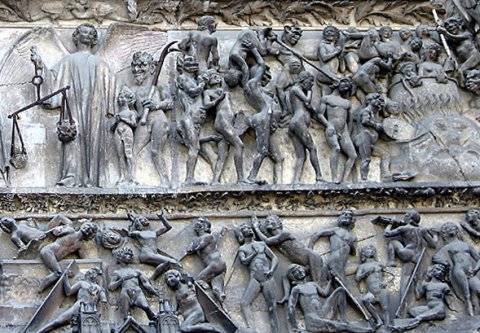 Le jugement dernier sur le portail de la cathédrale de Bourges. Détail.