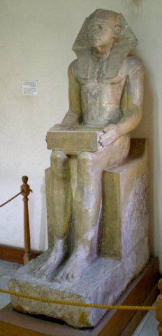 Statue en calcaire d'Amenemhat III. Moyen Empire, XIIe dynastie.