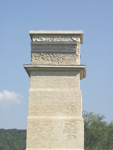 La dernière pile de la rive gauche.