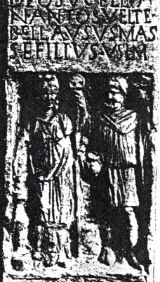 Autel de Sucellus et Nantosvelta. Grès. Détail. Sarrebourg.
