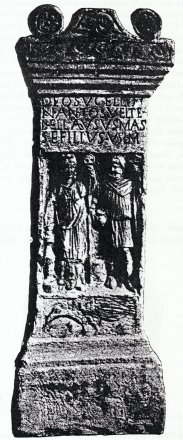 Autel de Sucellus et Nantosvelta. Grès. Sarrebourg.