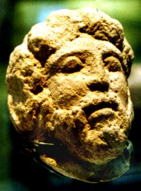 Tête de Jupiter cavalier. Grès. St Quirin, Deux-Croix.