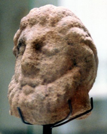 Tête de Jupiter cavalier. Grès. St Qurin, Croix-Guillaume.