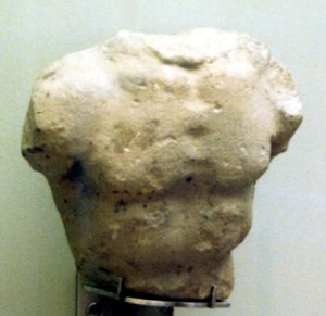 Esp. 4567. Torse masculin. Calcaire. Sarrebourg.