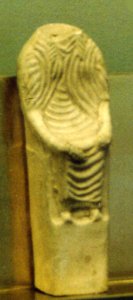 Figurine en terre blanche. Sarrebourg, nécropole du Marxberg.