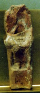 Figurine en terre blanche. Sarrebourg, nécropole du Marxberg.