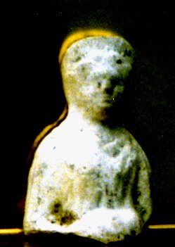 Figurine en terre blanche. Sarrebourg, nécropole du Marxberg.