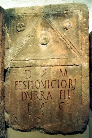 Stèle de Festius Victor