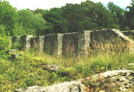 Dolving, villa St Ulrich. Le mur à contreforts.