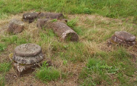 Dolving, villa St Ulrich. Elements de colonnes.