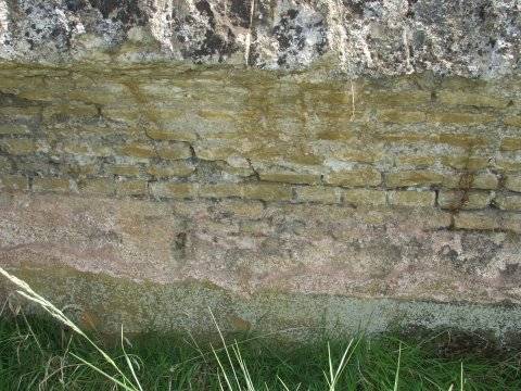 L'aqueduc entre Gorze et Novéant. Détail de l'appareil.<br />
Photo J.-P. Pierrez