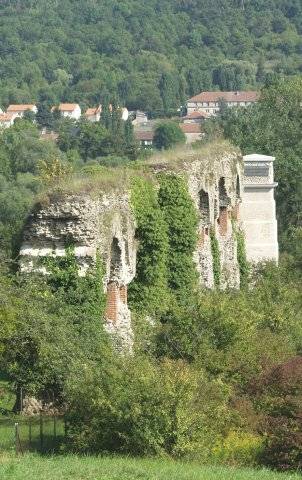 Le pont vu du bassin d'Ars. Photo M. Heilig.