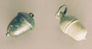 Pendentifs en forme de glands. Villa St-Ulrich.
