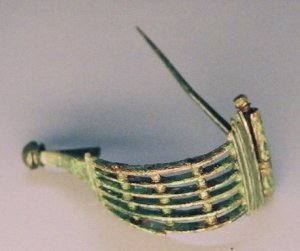 Fibule provenant d'une villa de la région.