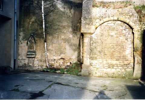 L'arc sud vu de l'extérieur.