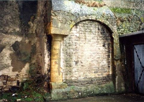 L'arc sud vu de l'extérieur.