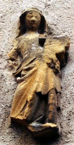 Vierge dans le mur extérieur de l'église St Marien. 