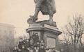Metz. 8 janvier 1918 (sic). On les a !... Le Poilu à l'Esplanade. Carte postale 1919