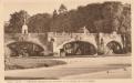 Metz. Fontaine monumentale bordant la terrasse de l'Esplanade. Carte postale après 1922. La statue du Poilu est celle de Hannaux.