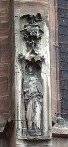 Statue dans l'église saint Georges.