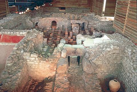 Parc archéologique européen de Bliesbruck-Reinheim. L'intérieur du pavillon muséal des thermes de Bliesbruck.