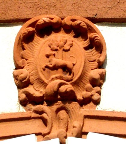 Clef de voûte de la fenêtre d'une maison.