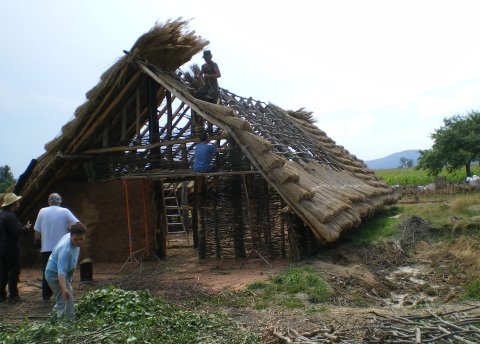 La maison néolithique de l'expéridrome.