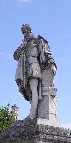 Statue de Bernard Palissy à Saintes.