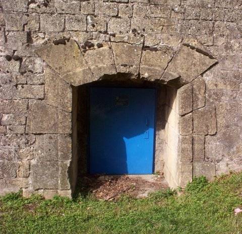 Porte de service du mur d'enceinte de la citadelle de Bellecroix à Metz.
