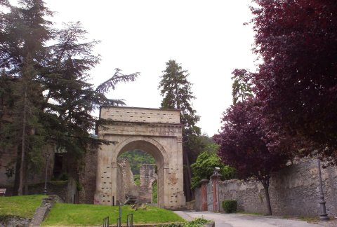 L'Arc d'Auguste (face sud), © M. Heilig L'Arc d'Auguste (face sud).