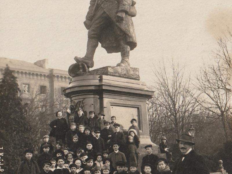 Le Poilu à Metz. Carte postale 1919