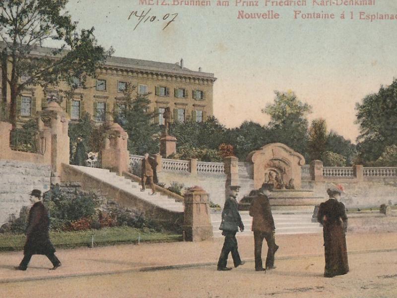 Brunnen am Prinz Friedrich Karl Denkmal. Carte postale du début XXe s.